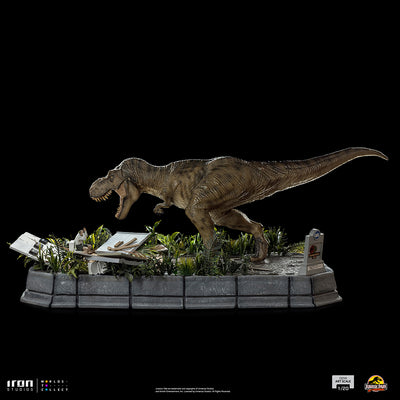 Jurassic Park - T-Rex and Donald Gennaro Demi Scale 1/20