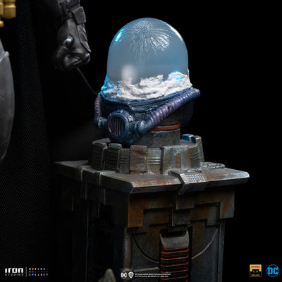 Batman Unleashed Deluxe Art Scale 1/10