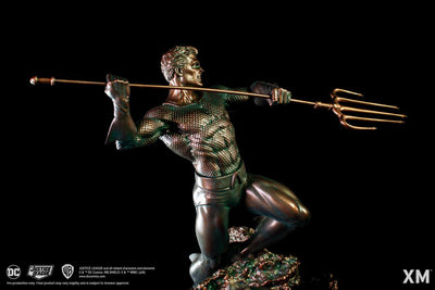 JLA Vs Darkseid Version B (Bronze)