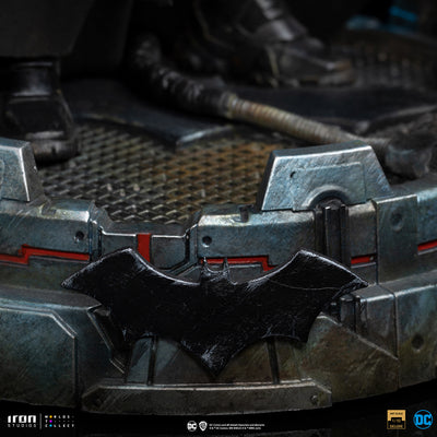 Batman Unleashed Deluxe Art Scale 1/10