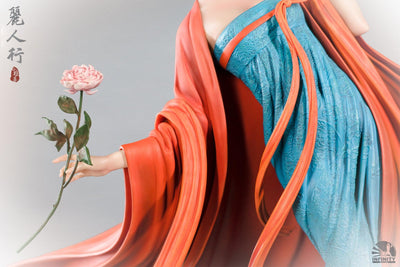 Elegant Beauties Satire Of Fair Lady Statue