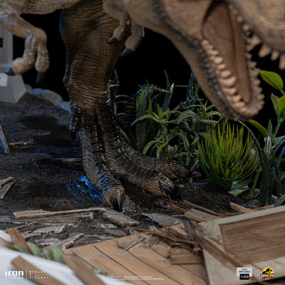 Jurassic Park - T-Rex and Donald Gennaro Demi Scale 1/20