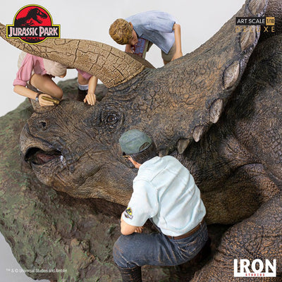 Triceratops Diorama Deluxe Art Scale Statue