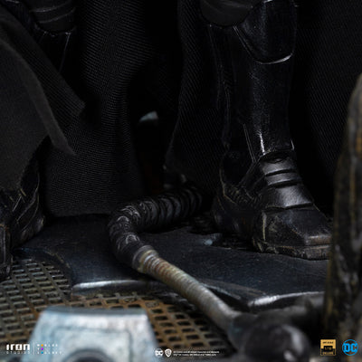 Batman Unleashed Deluxe Art Scale 1/10