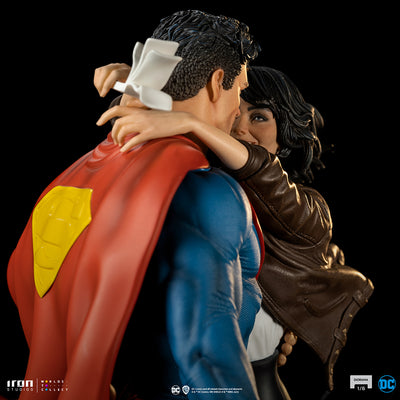 Superman and Lois 1/6 Scale Diorama