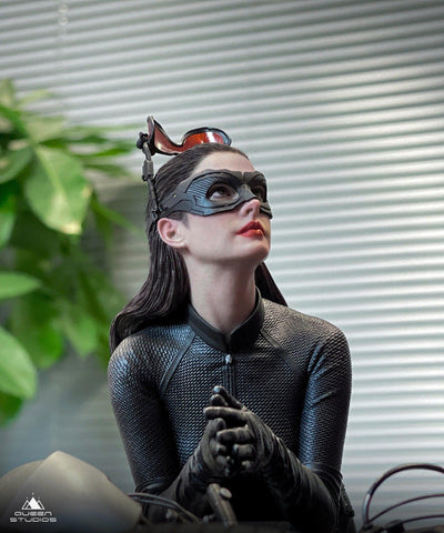 Catwoman (Anne Hathaway) on Batpod 1/6 Scale Statue