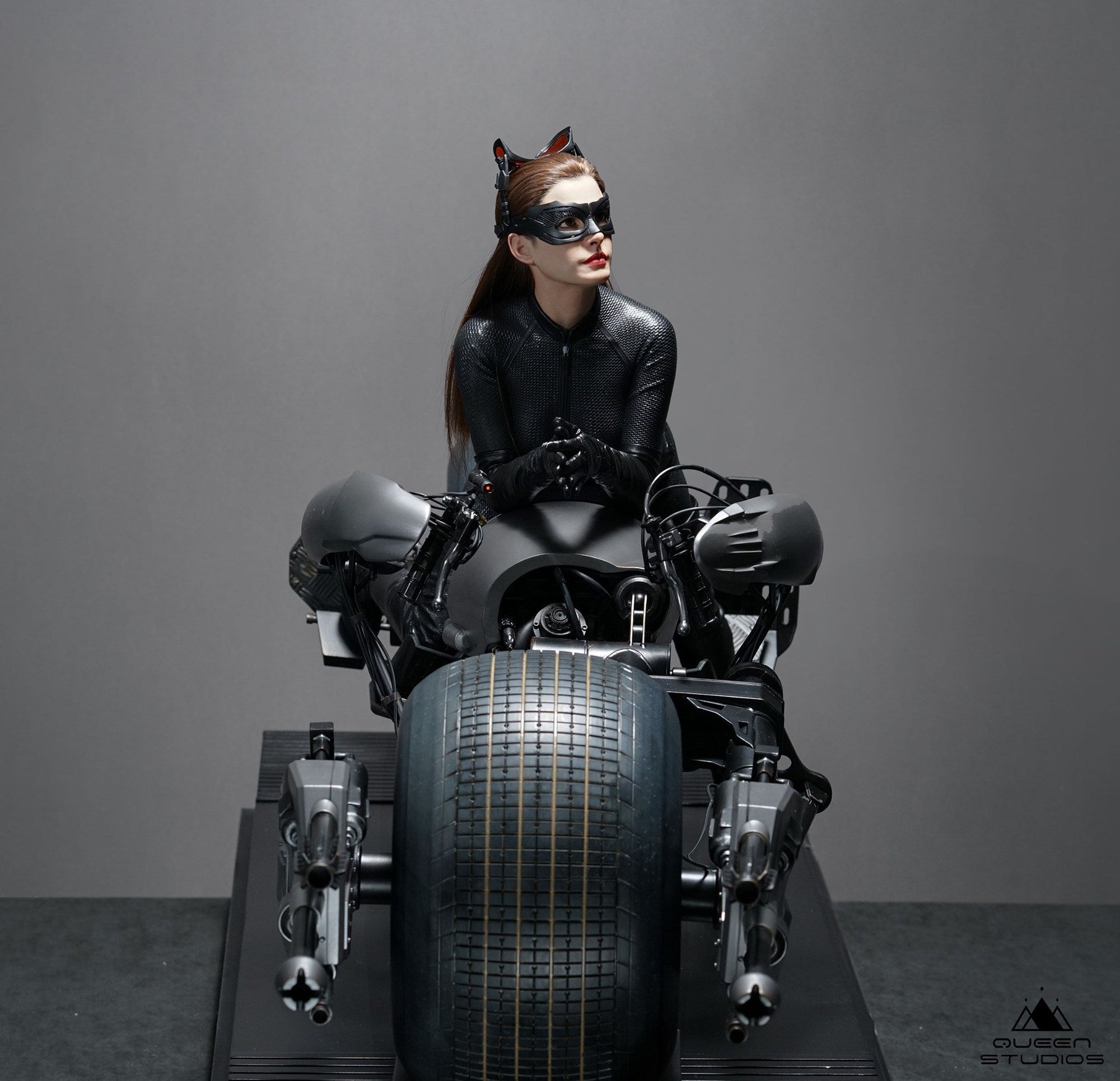 Catwoman (Anne Hathaway) on Batpod 1/3 Scale Statue -  SECRET