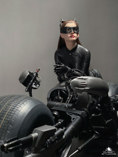 Catwoman (Anne Hathaway) on Batpod 1/3 Scale Statue