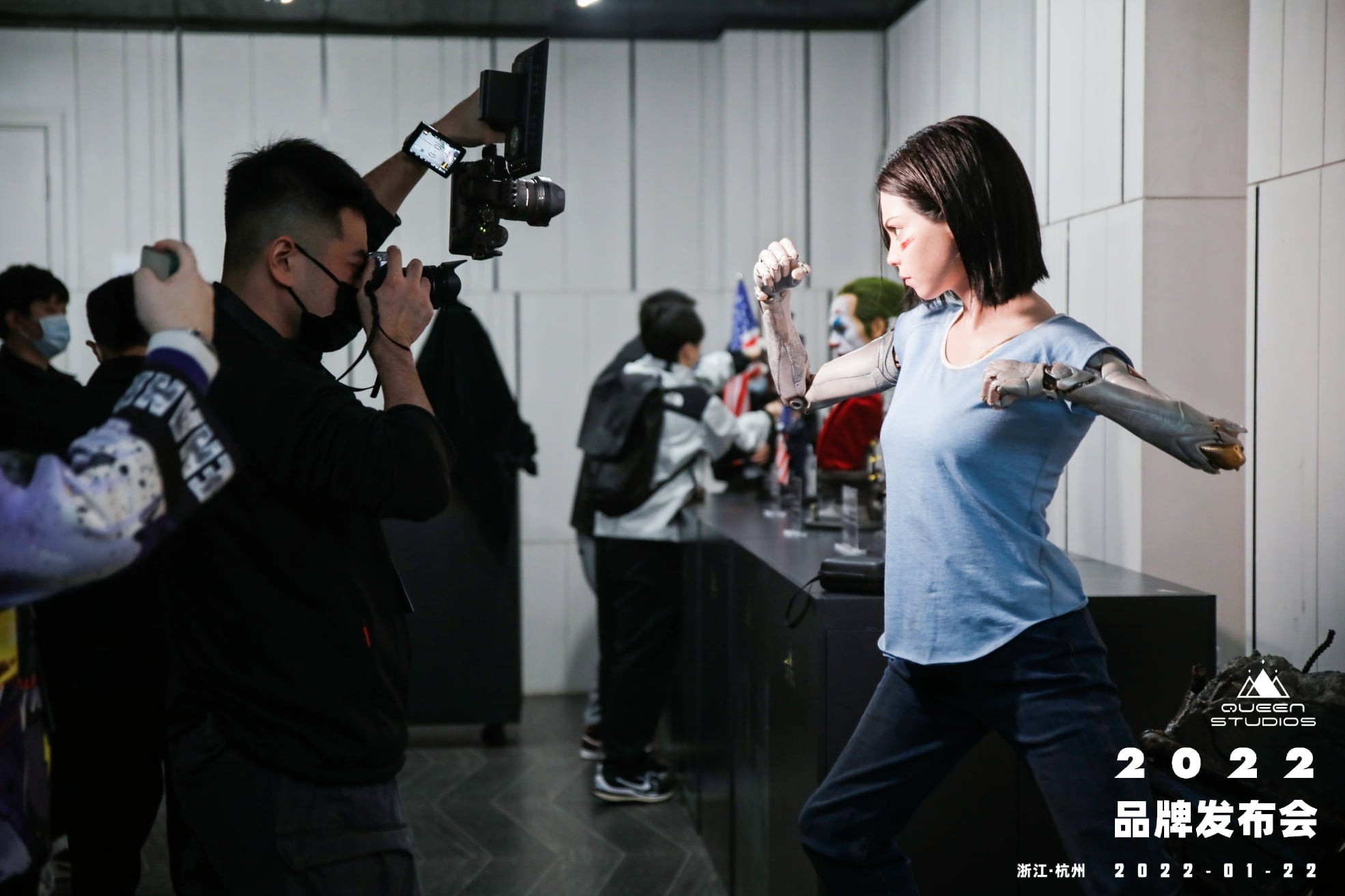 Alita Battle Angel DELUXE Life-Size Statue