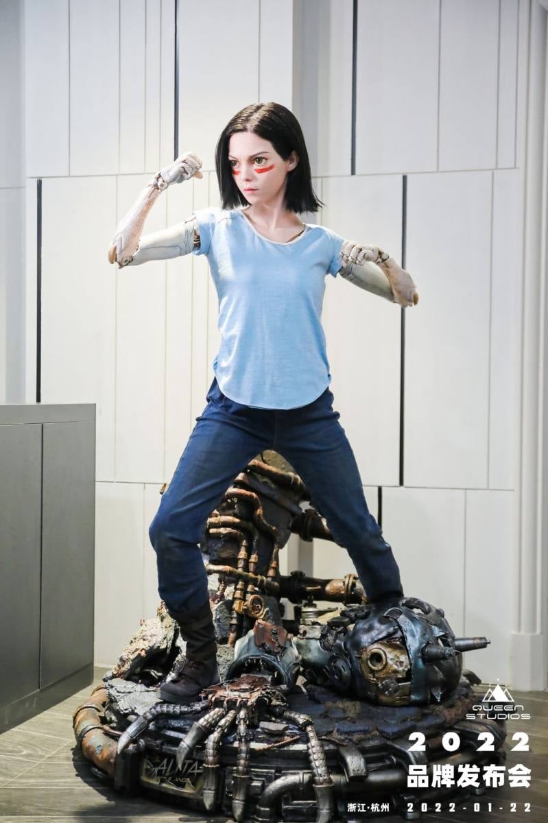 Alita Battle Angel DELUXE Life-Size Statue
