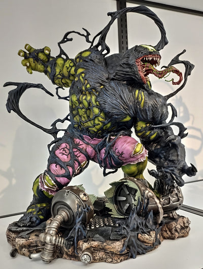 Venom Hulk Version B 1/4 Scale Statue