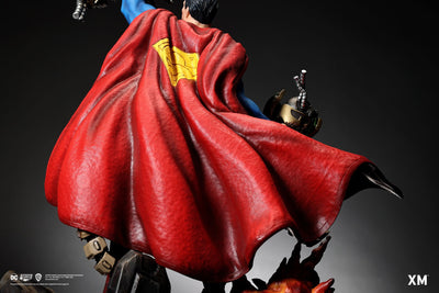 Classic Superman (Version B) 1/4 Scale Statue