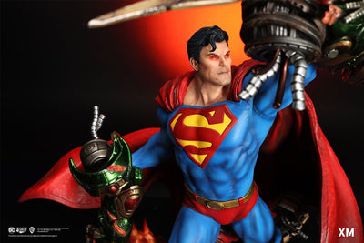Classic Superman (Version B) 1/4 Scale Statue