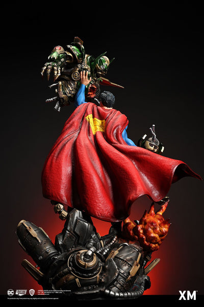 Classic Superman (Version B) 1/4 Scale Statue