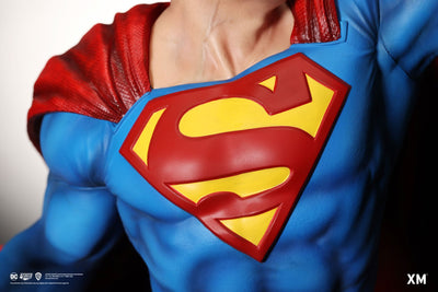 Classic Superman (Version B) 1/4 Scale Statue