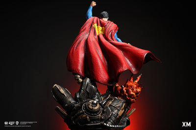 Classic Superman (Version B) 1/4 Scale Statue