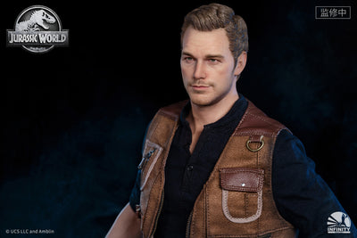Jurassic World Fallen Kingdom - Owen and Blue 1/4 Scale Statue