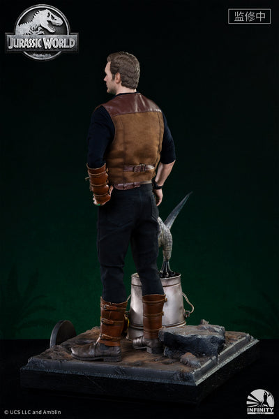 Jurassic World Fallen Kingdom - Owen and Blue 1/4 Scale Statue