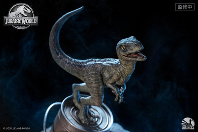 Jurassic World Fallen Kingdom - Owen and Blue 1/4 Scale Statue