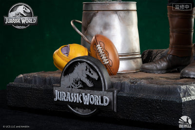 Jurassic World Fallen Kingdom - Owen and Blue 1/4 Scale Statue