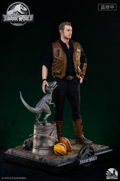 Jurassic World Fallen Kingdom - Owen and Blue 1/4 Scale Statue