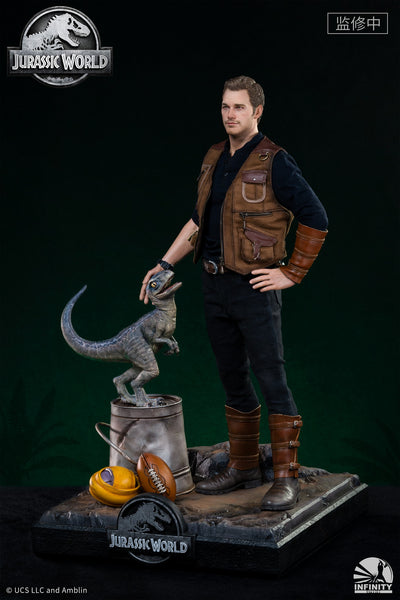 Jurassic World Fallen Kingdom - Owen and Blue 1/4 Scale Statue