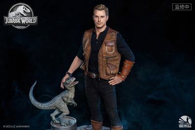 Jurassic World Fallen Kingdom - Owen and Blue 1/4 Scale Statue