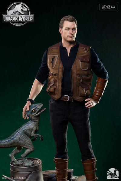 Jurassic World Fallen Kingdom - Owen and Blue 1/4 Scale Statue
