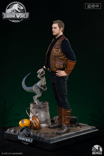 Jurassic World Fallen Kingdom - Owen and Blue 1/4 Scale Statue