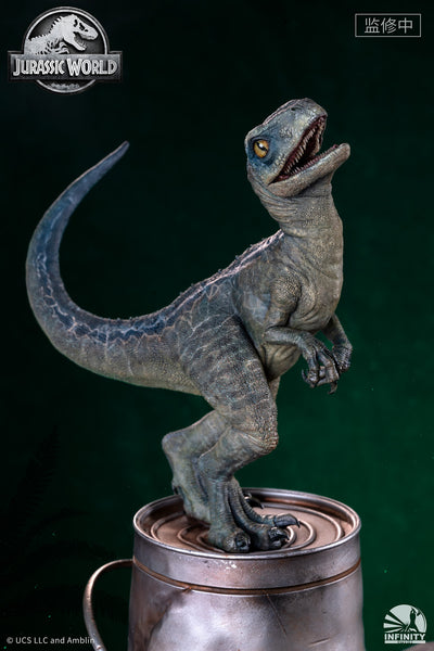 Jurassic World Fallen Kingdom - Owen and Blue 1/4 Scale Statue