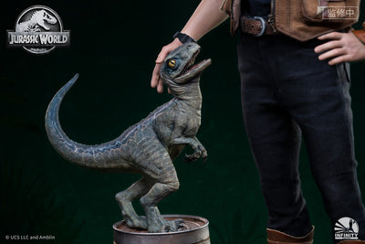 Jurassic World Fallen Kingdom - Owen and Blue 1/4 Scale Statue