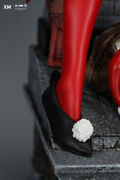 Batman White Knight - Harley Quinn (Regular) 1/4 Scale Statue