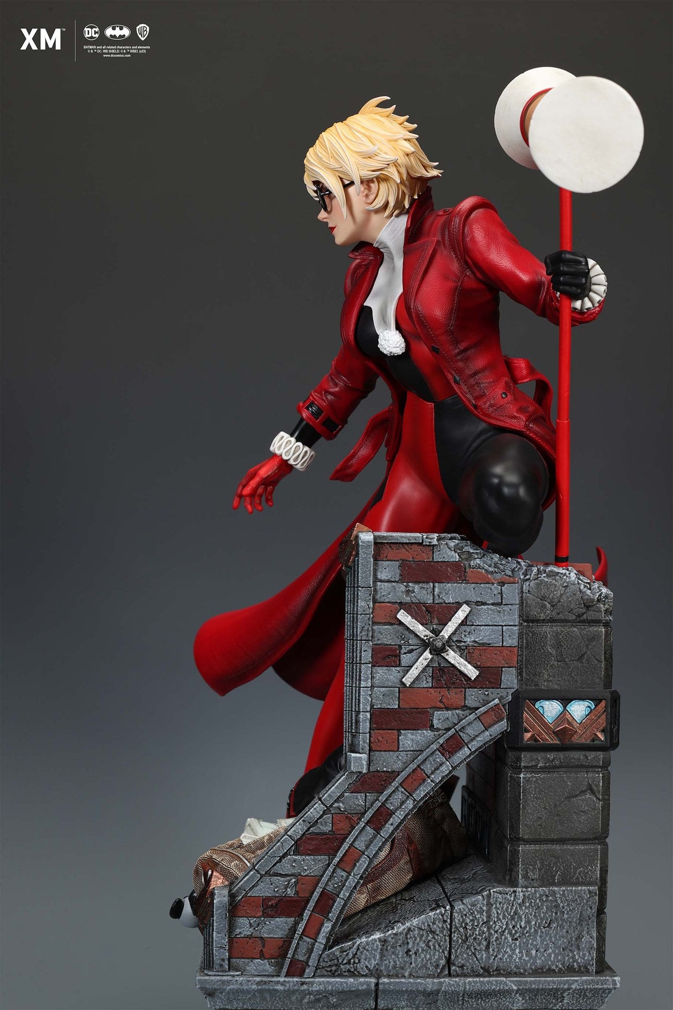 STATUE HARLEY QUINN par Paul Dini collection Batman Black and White EUR STATUE HARLEY QUINN par Paul Dini collection Batman Black and White EUR