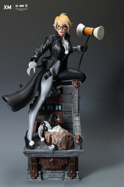 Batman White Knight - Harley Quinn (Stealth) 1/4 Scale Statue