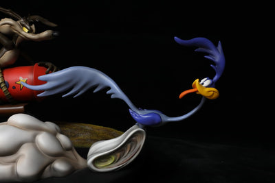Wile E. Coyote & Roadrunner Statue