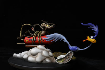 Wile E. Coyote & Roadrunner Statue