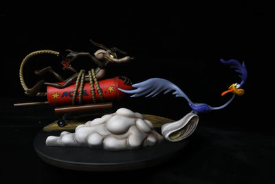 Wile E. Coyote & Roadrunner Statue