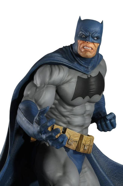Dark Knight 1/6 Scale Batman Maquette