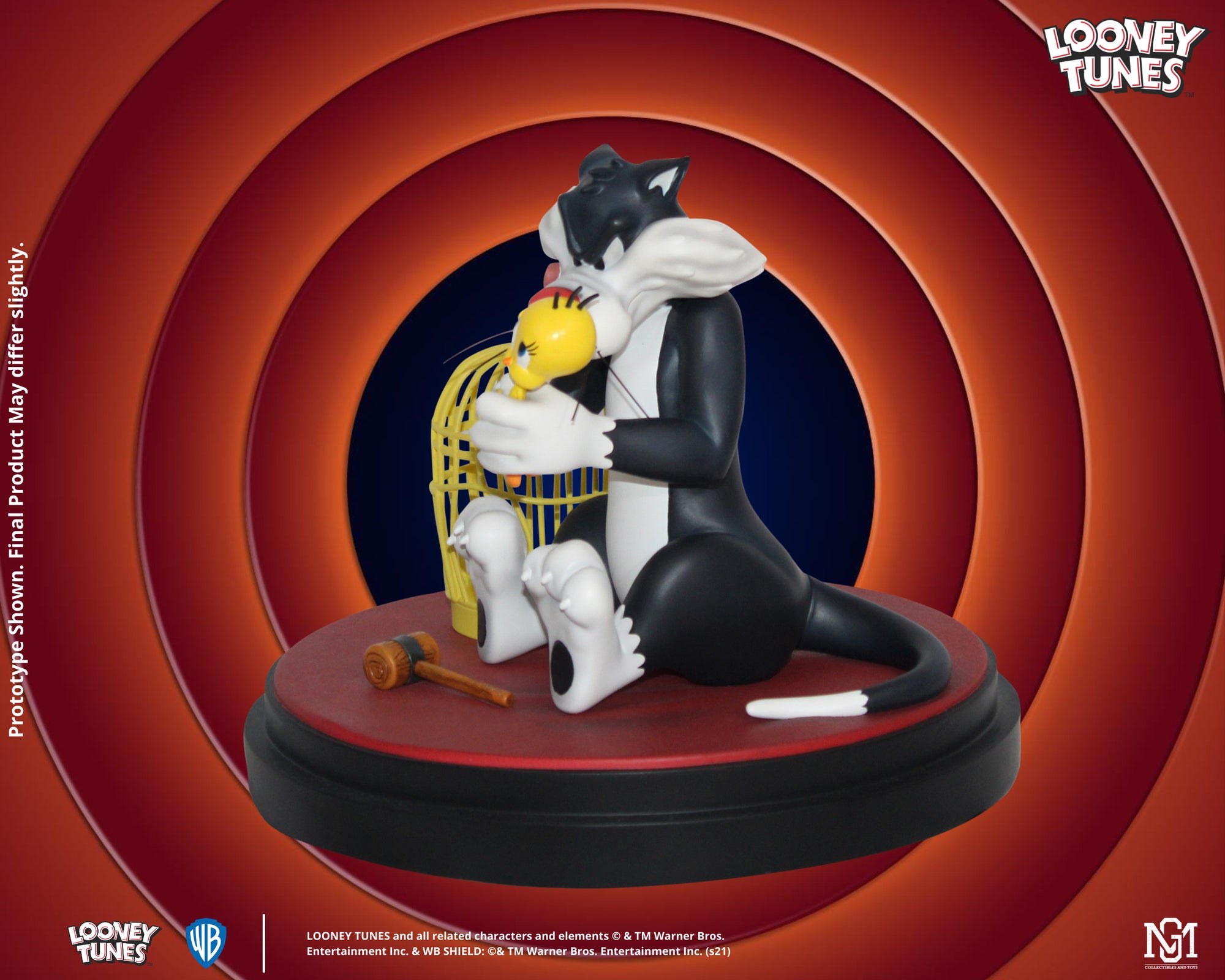 A vintage Warner Bros Looney Tunes resin statue of Sylvester and Tweety Pie. Stands 24cm in height A vintage Warner Bros Looney Tunes resin statue of Sylvester and Tweety Pie. Stands 24cm in height