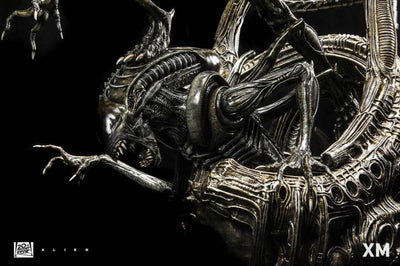 Alien Warrior 1/3 Scale Statue