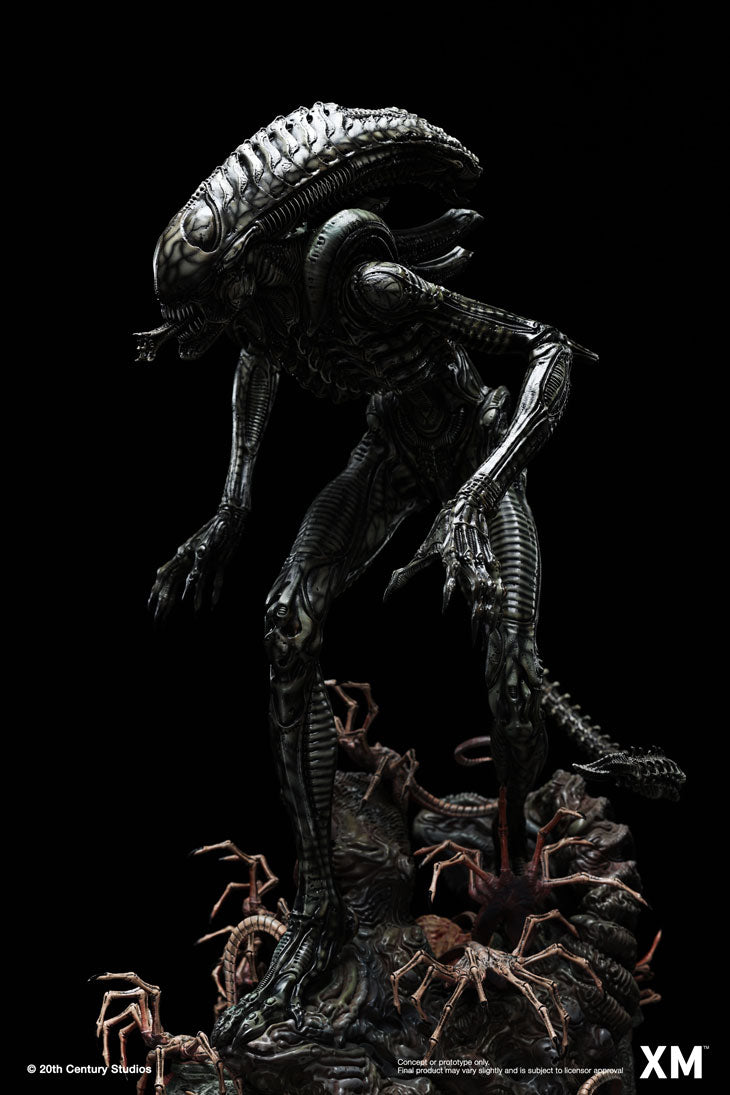Alien Hive Warrior - Black Variant - 1/3 Scale Premium Statue