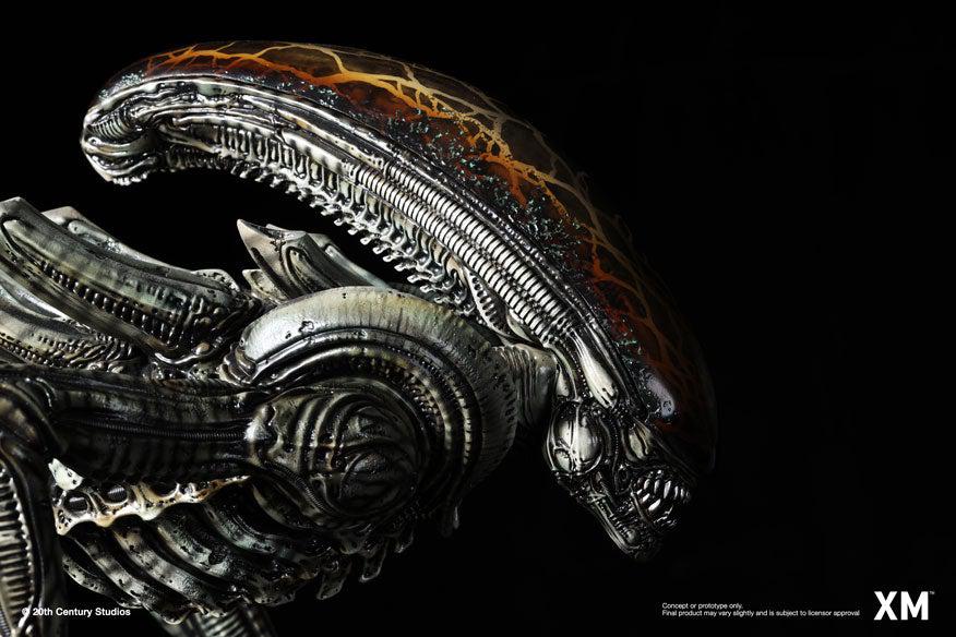 Alien Hive Warrior - Black Variant - 1/3 Scale Premium Statue
