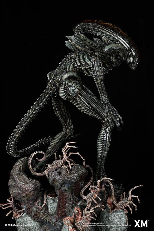 Alien Hive Warrior - Black Variant - 1/3 Scale Premium Statue