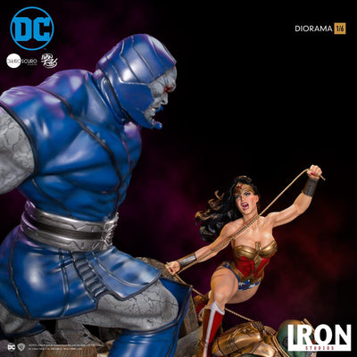 Wonder Woman Vs Darkseid 1/6 Scale Diorama