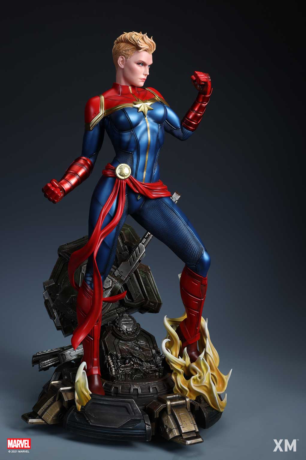 Marvel: Captain Marvel 1:4 Scale Statue - Hobby One