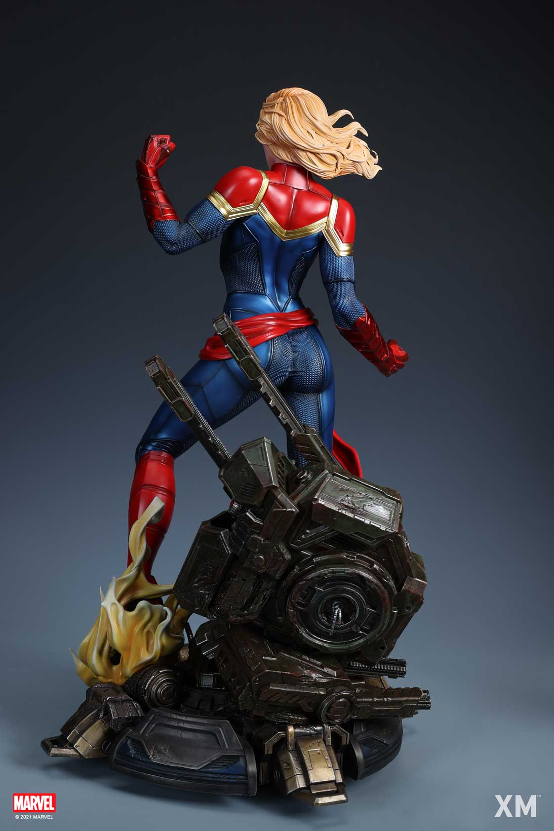 Captain Marvel 1 4 Scale Premium Statue
