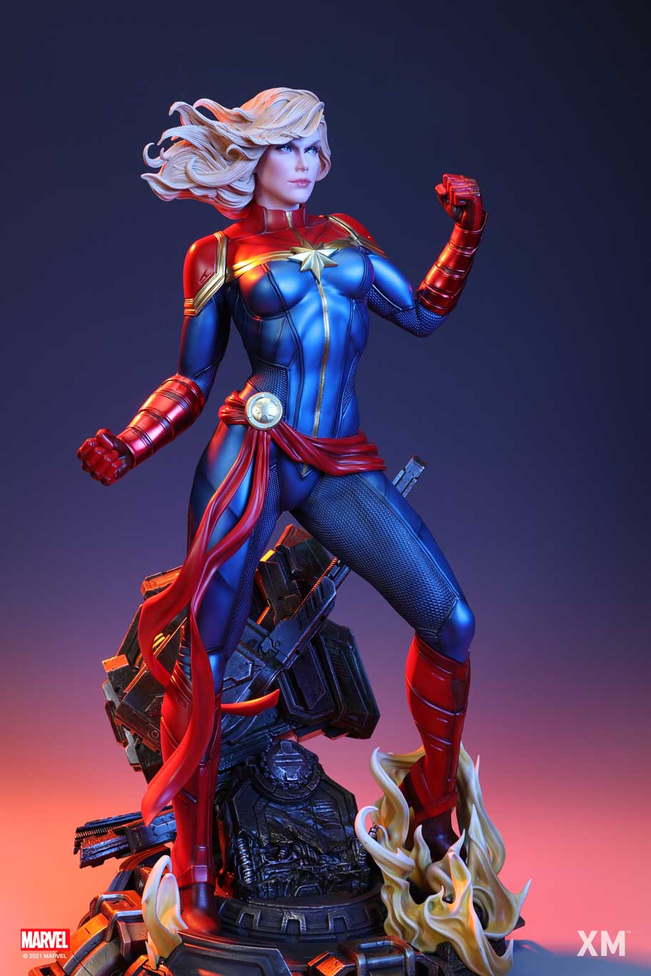 Marvel: Captain Marvel 1:4 Scale Statue - Hobby One