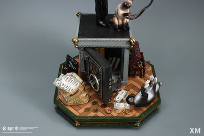 Catwoman 1/4 Scale Statue
