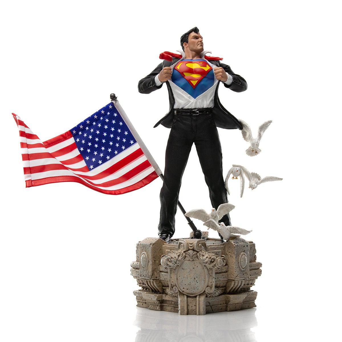 Clark Kent Deluxe 1/10 Art Scale Statue