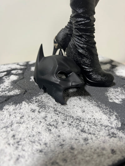 Catwoman Selina Kyle 1/3 Hyperreal Statue - REPAIRED